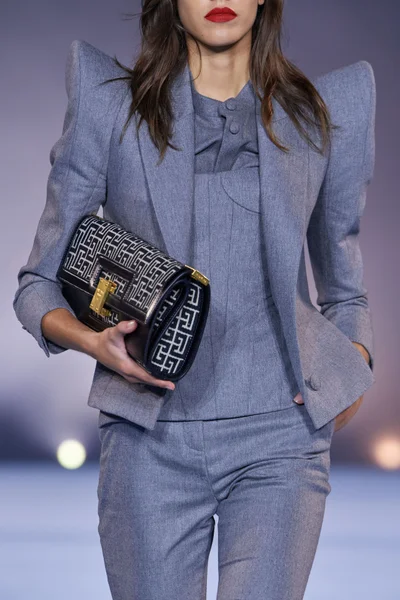Look 18